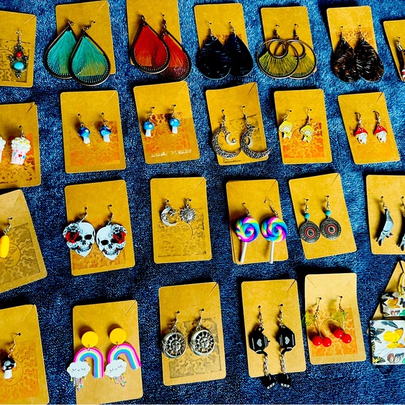 Jewelry - All customized earrings & amazing prices !